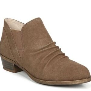 Lifestride tan bootie size 8 wide.